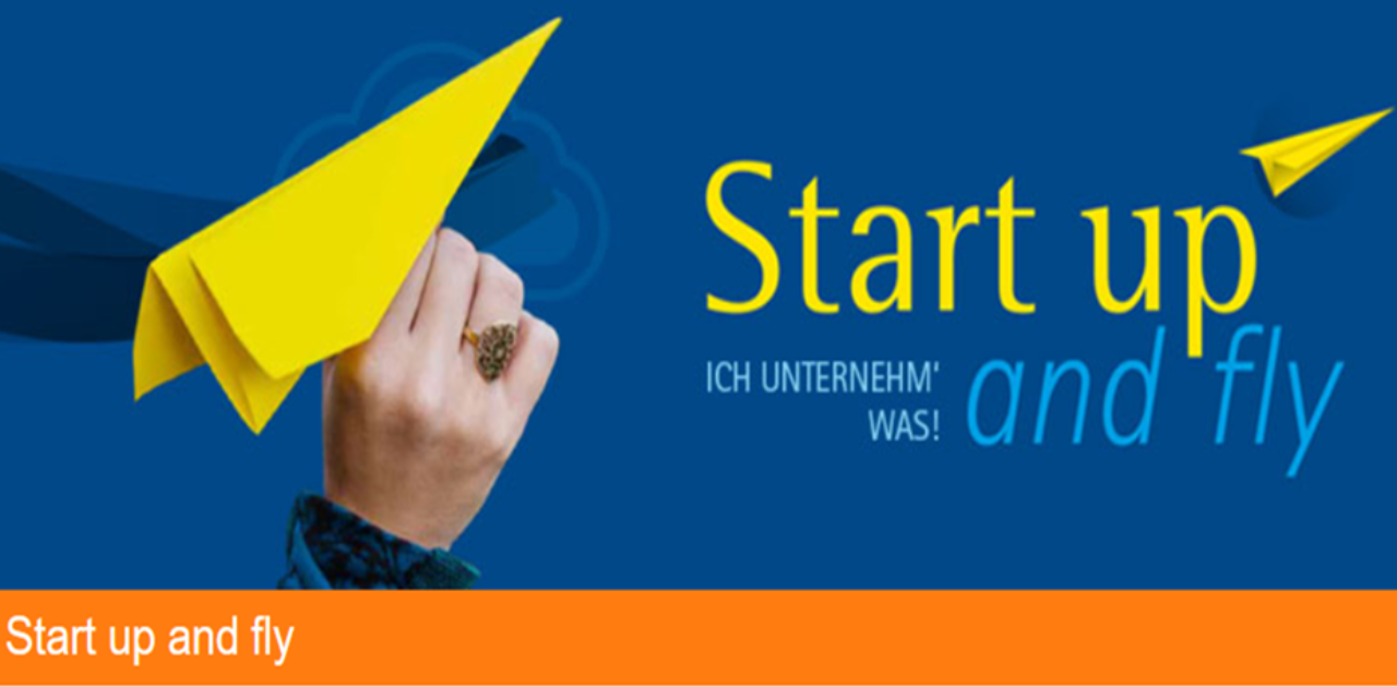 links Frauenhand mit einem Papierflieger, rechts Informationen zum Wettbewerb Start up and fly